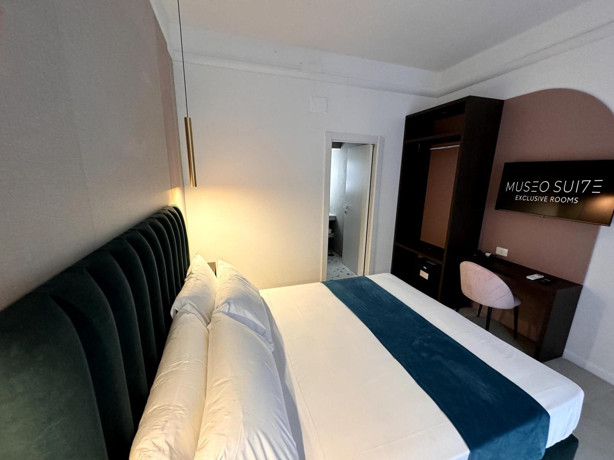 Hotiday Room Collection - Napoli Museo Suite Exterior photo