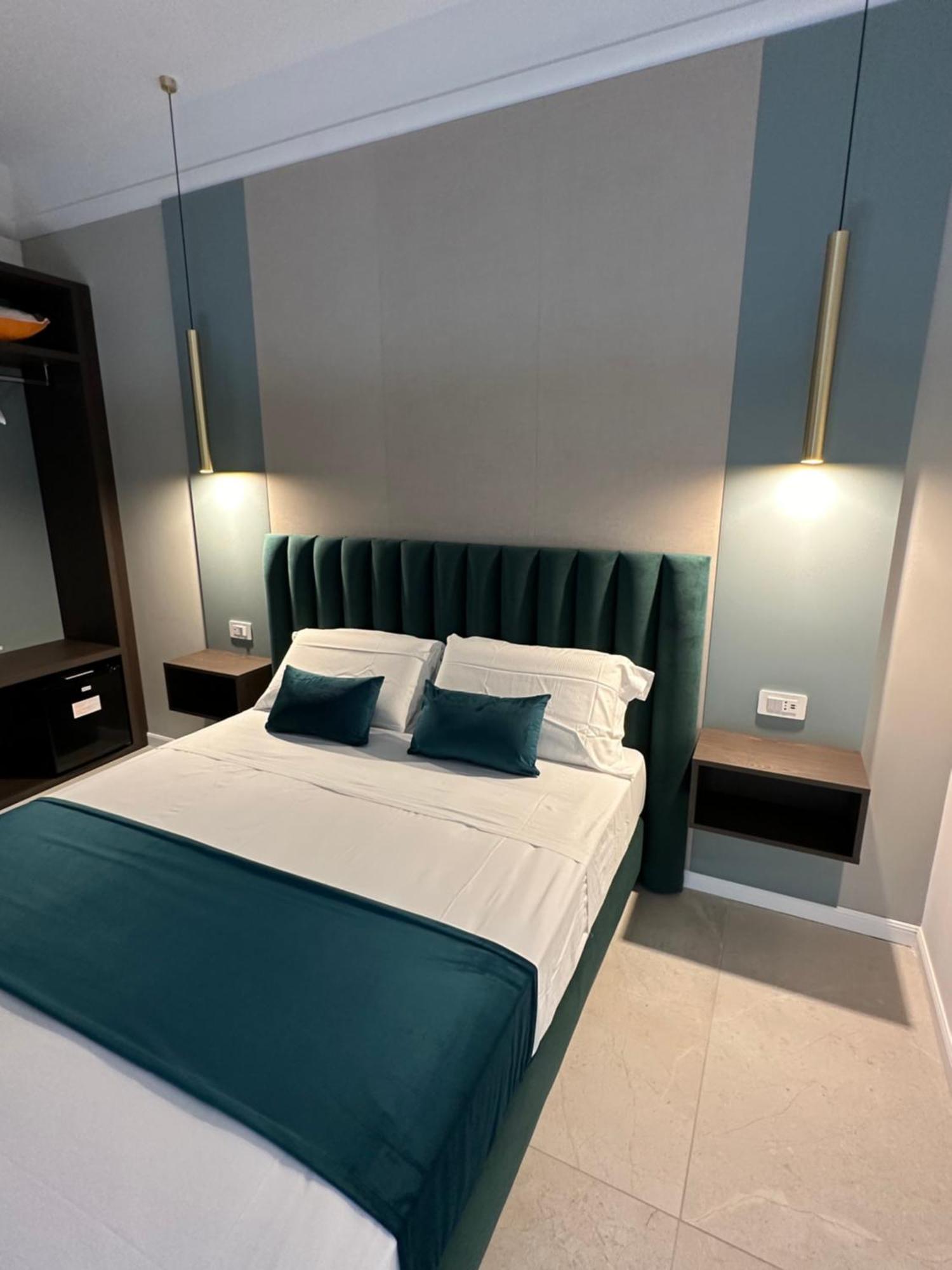 Hotiday Room Collection - Napoli Museo Suite Exterior photo